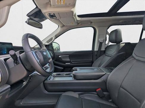 New 2025 Ford Expedition Platinum w/ Driver's Package image 4