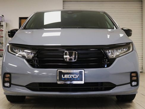 Used 2024 Honda Odyssey Sport image 4