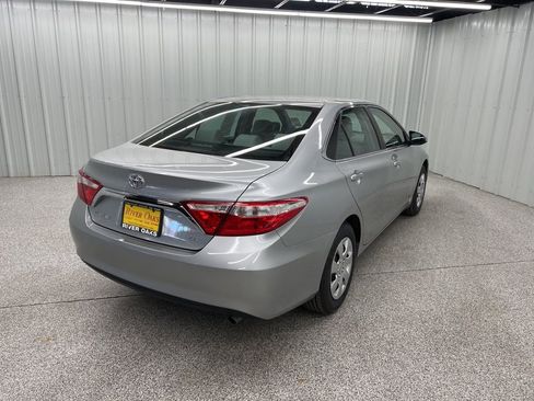 Used 2015 Toyota Camry LE image 6