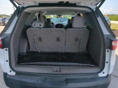 Used 2021 Chevrolet Traverse LT FWD image 35