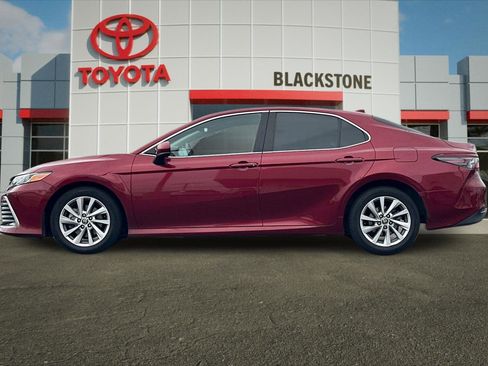 Used 2022 Toyota Camry LE FWD image 6