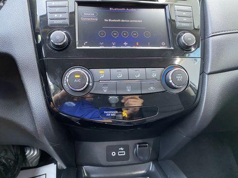 Used 2020 Nissan Rogue S AWD/4WD image 28
