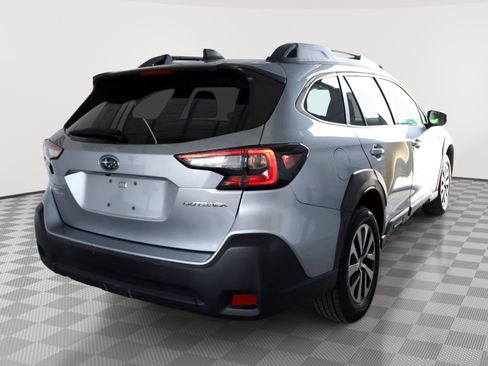 Used 2023 Subaru Outback Premium AWD/4WD image 4
