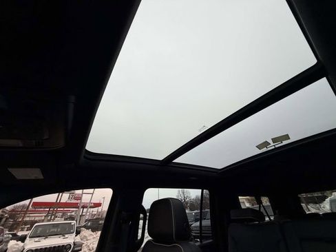 Used 2023 GMC Yukon XL SLT image 22