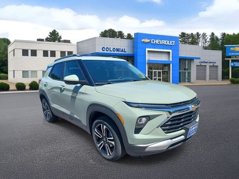 Used 2025 Chevrolet TrailBlazer LT w/ Convenience Package AWD/4WD image 2