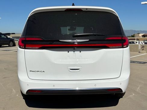 New 2026 Chrysler Pacifica Select FWD image 4