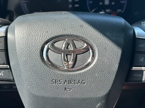 Used 2025 Toyota Sienna XSE FWD image 39