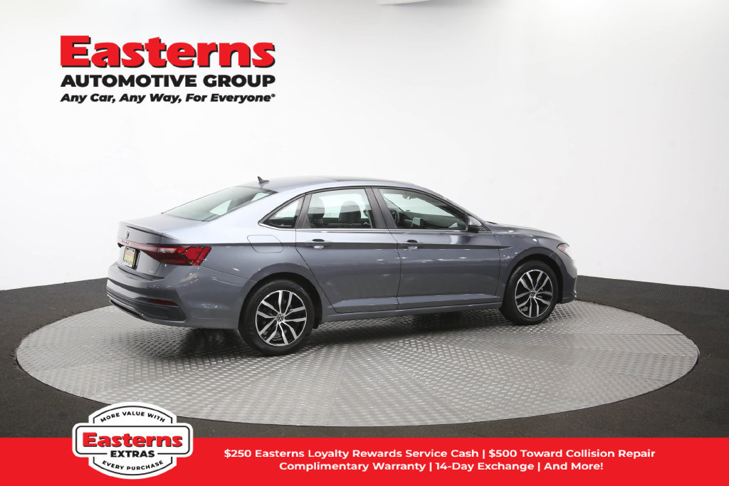 Used 2025 Volkswagen Jetta SE FWD image 42