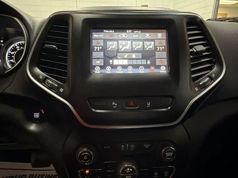 Used 2020 Jeep Cherokee Latitude Lux w/ Comfort/Convenience Group AWD/4WD image 18