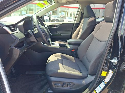 Used 2019 Toyota RAV4 XLE AWD/4WD image 14