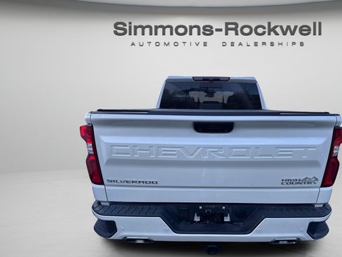Used 2025 Chevrolet Silverado 1500 High Country w/ High Country Premium Package AWD/4WD image 3