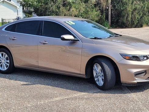 Used 2018 Chevrolet Malibu LT w/ Driver Confidence Package FWD image 5