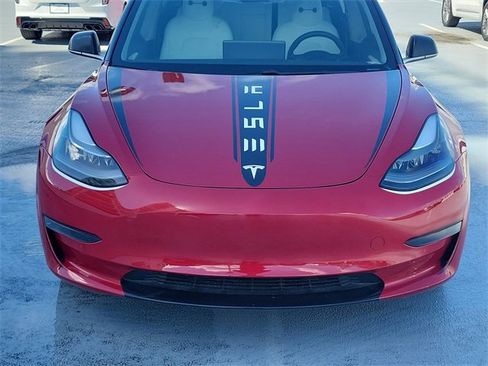 Used 2021 Tesla Model 3 Standard Range Plus image 9