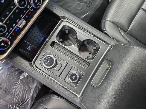 Used 2024 Ford Expedition XLT image 25