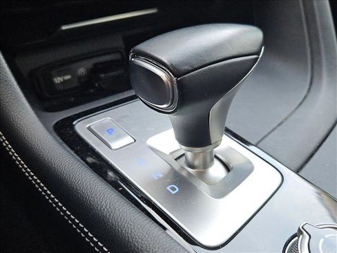 Used 2021 Genesis G70 2.0T image 12