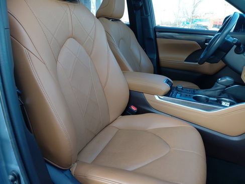 Used 2020 Toyota Highlander Platinum image 25