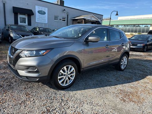 Used 2021 Nissan Rogue Sport S image 1