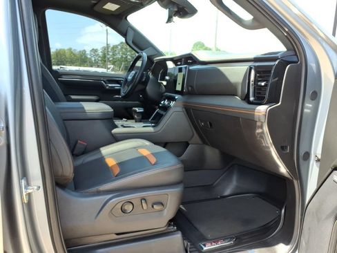 Used 2024 GMC Sierra 1500 AT4 w/ Technology Package AWD/4WD image 12