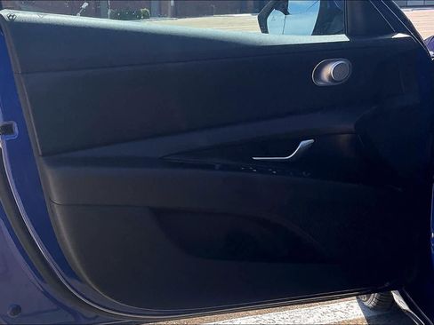 Used 2022 Hyundai Elantra SEL w/ Preferred Accessory Package FWD image 24