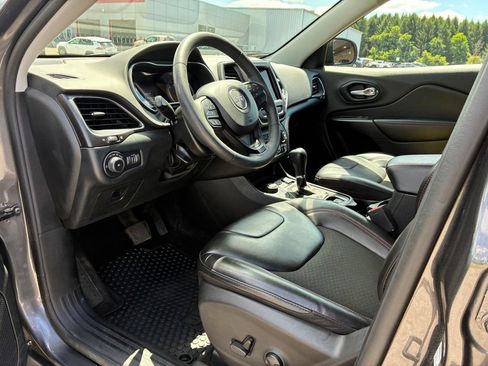 Used 2022 Jeep Cherokee Trailhawk w/ Trailer Tow Group AWD/4WD image 18