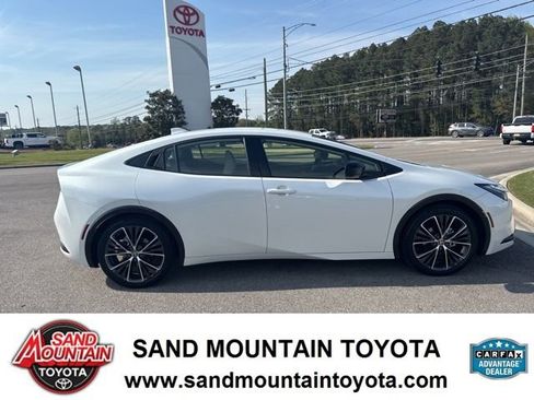 Used 2023 Toyota Prius XLE FWD image 2