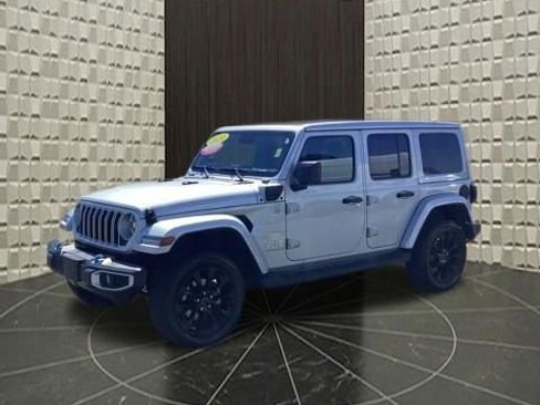 Certified 2024 Jeep Wrangler Unlimited Sahara w/ Technology Group AWD/4WD image 10