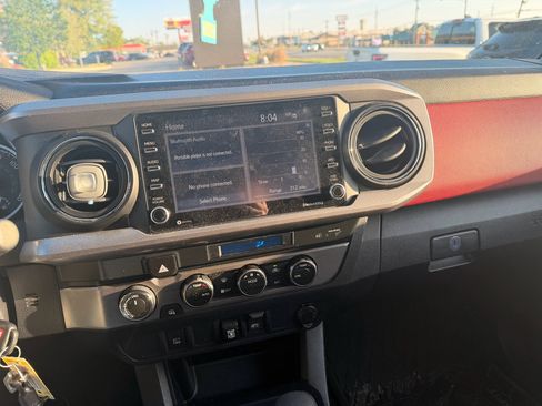 Used 2021 Toyota Tacoma SR5 AWD/4WD image 9