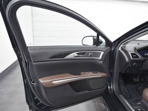 Used 2014 Lincoln MKZ AWD image 11