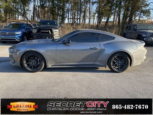 Used 2024 Ford Mustang Ecoboost image 8