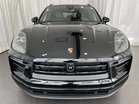 New 2026 Porsche Macan image 6