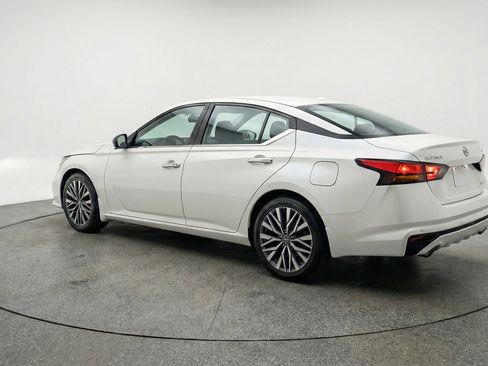 Used 2025 Nissan Altima 2.5 SV FWD image 6
