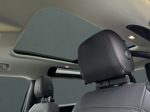 New 2025 Land Rover Defender 90 S image 16