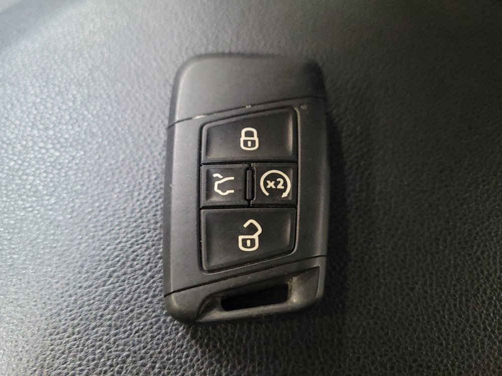 Used 2025 Volkswagen Jetta SE FWD image 32