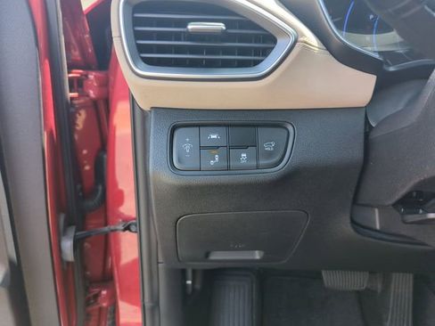 Used 2019 Hyundai Santa Fe FWD image 19