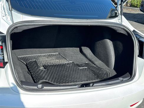 Used 2020 Tesla Model 3 Standard Range Plus image 10