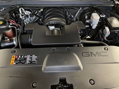 Used 2019 GMC Yukon XL SLT w/ Open Road Package AWD/4WD image 10