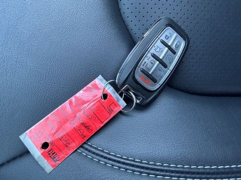 Used 2025 Chrysler Pacifica Select FWD image 42