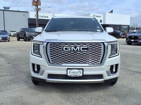 Used 2022 GMC Yukon XL Denali w/ Denali Ultimate Package image 3