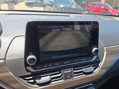 Used 2025 Nissan Altima 2.5 SV FWD image 21