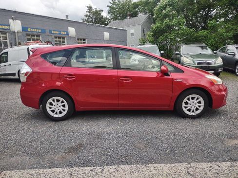 Used 2012 Toyota Prius V Two image 5