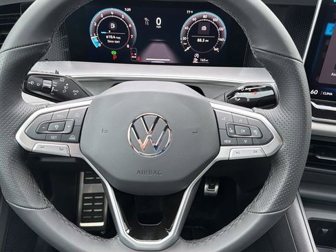 New 2026 Volkswagen Tiguan SE R-Line FWD image 11