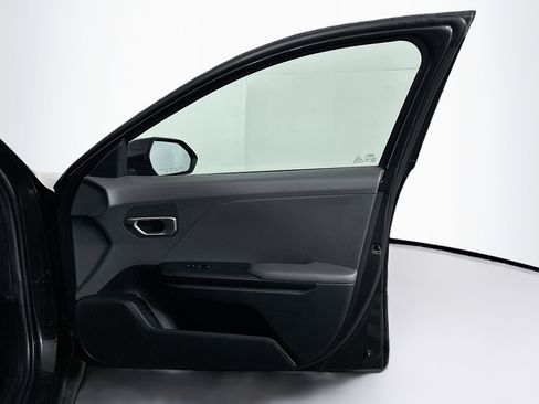 Used 2025 Kia K4 LXS image 31