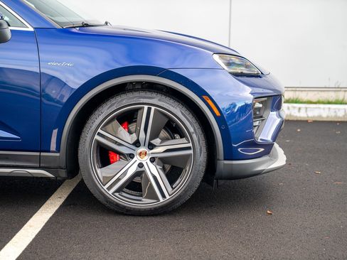 New 2025 Porsche Macan 4S Electric image 9