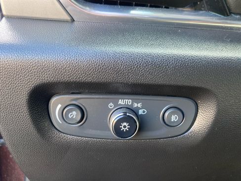 Used 2020 Chevrolet Traverse LT w/ LPO, Blackout Package image 11