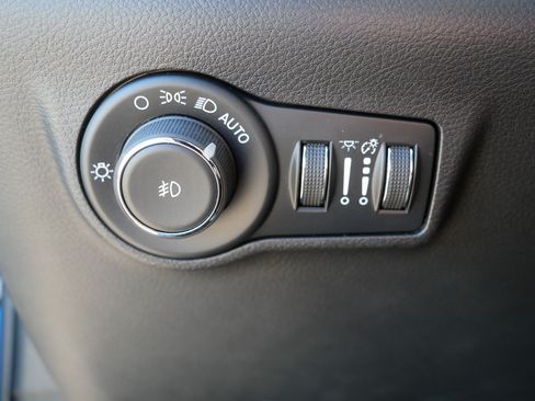 Used 2025 Jeep Compass Trailhawk w/ Trailhawk Elite Group AWD/4WD image 26