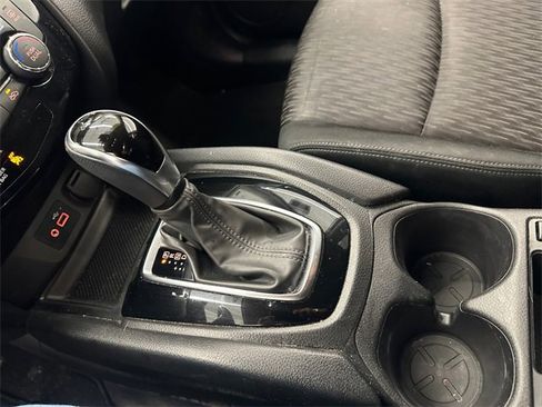Used 2020 Nissan Rogue SV image 27
