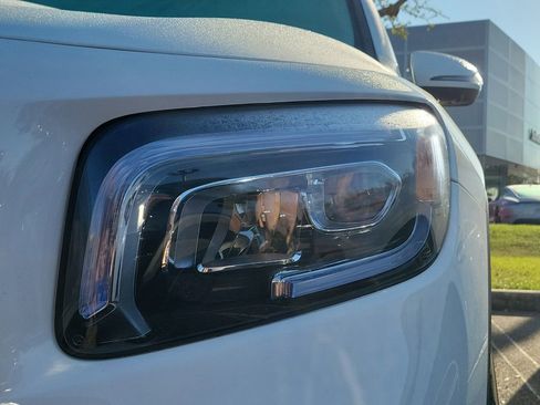 Used 2022 Mercedes-Benz GLB 250 4MATIC image 2