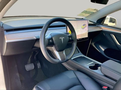 Used 2023 Tesla Model Y Long Range AWD/4WD image 16