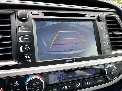 Used 2015 Toyota Highlander Limited Platinum FWD image 25