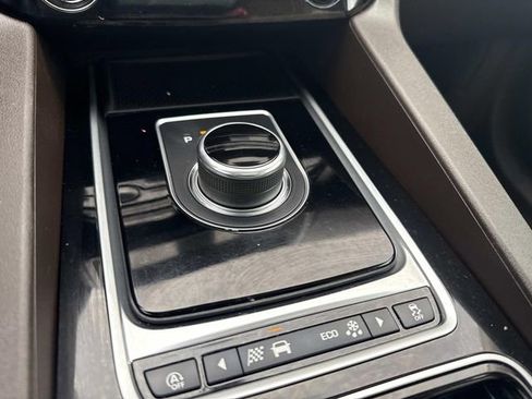 Used 2018 Jaguar F-PACE Prestige image 34